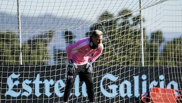 Diego Alves durante un entrenamiento con el Celta.