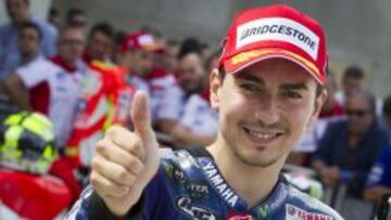 Jorge Lorenzo, feliz con su victoria en Aragón.