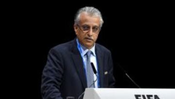 El nuevo presidente de la FIFA, el jeque Salman Bin Ibrahim Al Khalifa habla durante el Congreso Extraordinario de la FIFA que se ha celebrado en Z&uacute;rich.