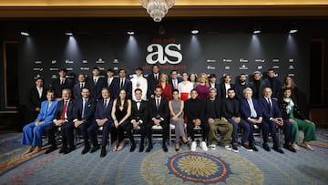 Los premiados de 2023 por AS, en la foto de familia en el Teatro Real junto a la ministra de Educación y Deporte, Pilar Alegría.