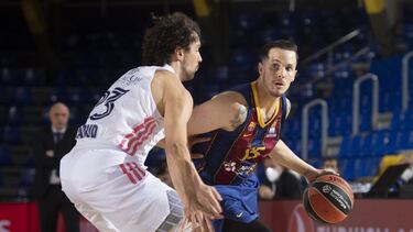 BARCELONA, SPAIN - OCTOBER 23: Thomas Heurtel, #13 of FC Barcelona in action during the 2020/2021 Turkish Airlines EuroLeague Regular Season Round 5 match between FC Barcelona and Real Madrid at Palau Blaugrana on October 23, 2020 in Barcelona, . (Photo b