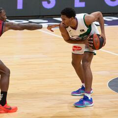 El Unicaja arrasa al UCAM e iguala su récord de victorias consecutivas