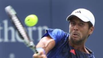 El tenista español Fernando Verdasco durante un juego contra el belga David Goffin en el Lindner Tennis Center de Mason, Ohio.