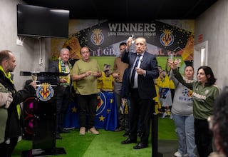 El Villarreal brinda en honor a José Manuel Llaneza