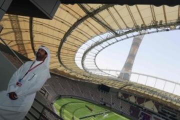 El Khalifa International Stadium es el recinto al aire libre refrigerado más grande del mundo, diseñado para que la sensación térmica en su interior sea de 26º en una zona en la que se registran temperaturas máximas de 50º en verano. 