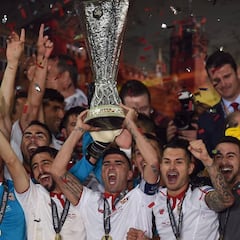 Los talismanes del Sevilla son... ¡Anne Igartiburu y Ramón García!