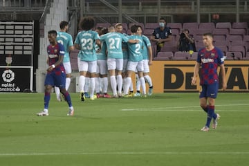 José Arnaiz celebra el 0-1 para el Osasuna con sus compañeros. 