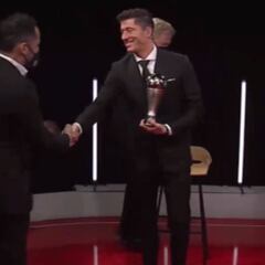 Desconcierto entre Pedrerol y compañia cuando dieron el premio: "Son un poco cutres..."