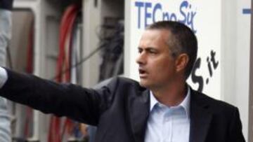 <b>CASTIGADO.</b> El técnico portugués del Inter de Milán, José Mourinho, no perdona al brasileño Adriano, asiduo a noches de discoteca, ausencias a los entrenamientos y bajas prestaciones, y por quinta vez le dejó fuera de la convocatoria.