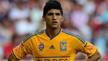 Alan Pulido y los Tigres, idilio y escándalo