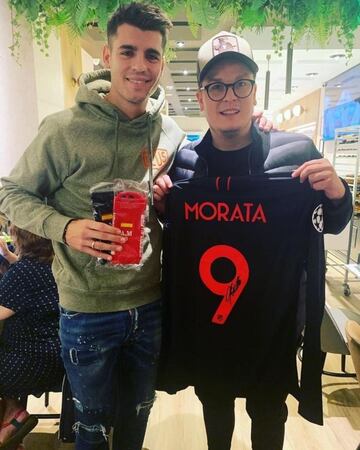 Morata ya tiene su pack y ha donado una camiseta.