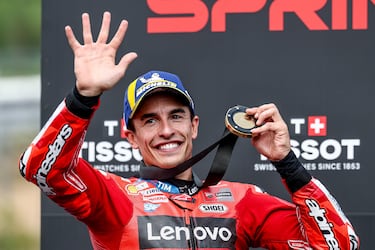 Marc Márquez celebra su victoria en el sprint del GP de República Checa.