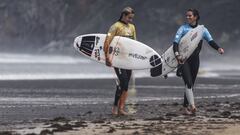 La SuperLiga Siroko 2019 de surf decide sus finalistas en Salinas (Asturias), tanto en categor&iacute;a masculina como femenina. 