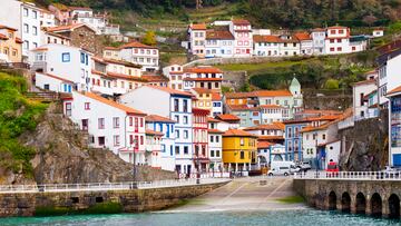 Concejo, parroquia y localidad de la comunidad autónoma del Principado de Asturias, en España. Importante puerto pesquero el cual tiene como patrimonio histórico  la Quinta de Selgas, lujoso palacio del siglo XIX con amplios jardines y obras de Goya.