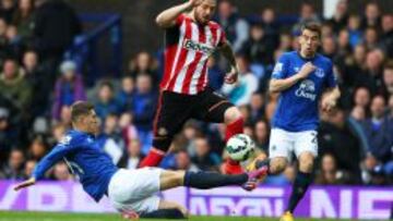 El Sunderland se aleja del descenso y el Burnley baja