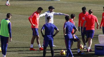 Diego Simeone prepares his players for their showdown with Solari's Real Madrid on Saturday.