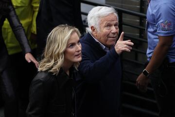 Robert Kraft, propietario de los New England Patriots, presente en el Super Bowl LVIII.