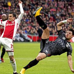 Van de Beek consolida el liderato del Ajax