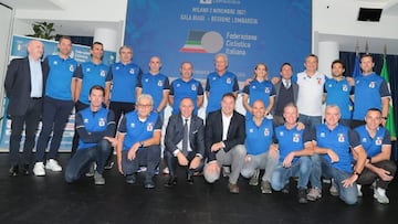 Daniele Bennati, junto al resto del cuerpo t&eacute;cnico de la selecci&oacute;n italiana de ciclismo.