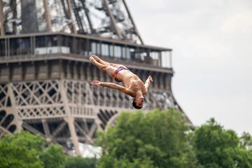 París acogió por segunda vez la segunda parada de las Series Mundiales de Red Bull Cliff Diving. Los espectadores tuvieron una vista alucinante de los participantes frente al monumento más famoso de Francia, la Torre Eiffel, compitiendo desde la plataforma de salto montada sobre el Sena.