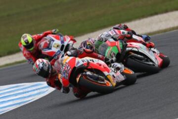 Nicky Hayden en primer término.