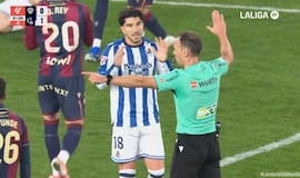 Lo tienen que ver porque van a alucinar: el penalti que le han pitado a la Real en el descuento