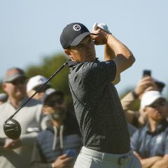 How many golfers have completed a career grand slam?