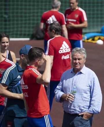 Guus Hiddink visitó a los jugadores antes del entrenamiento