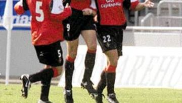 <B>LETAL.</B> Fernando Sales, que anotó dos tantos, se mostró letal en ataque.