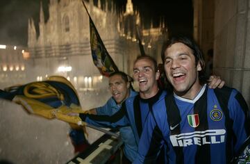 Después de su etapa en España fichó por el Inter de Milan, club en el que militó de 2005 a 2008. Con los milaneses consiguió tres Ligas, una Copa y una Supercopa de Italia.