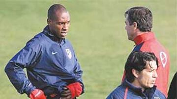 <b>NO MEJORA. </b>Perea explicaba ayer a César Ferrando que su problema no acaba de remitir.