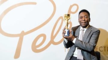 ¿Pelé o Maradona? Es la pregunta que el mundo suele hacerse cuando surge la pregunta de quién es el mejor futbolista de la historia. Con sólo 17 años, Edson Arantes do Nascimento fue mucho más que el mejor jugador de la Copa del Mundo de Suecia 1958; su jovialidad y bisoñés prodiga alumbraron al 'jogo bonito'; la combinación danza-futbol que marcó el estilo desenfadado y alegre del futbol brasileño a lo largo de historia. Ganó tres campeonatos del mundo (58, 62 y 70), dos Copas Libertadores, es junto a Zidane y Breinter es uno de los tres futbolistas que anotaron en dos finales de Mundiales y marcó 77 goles con su selección, cifra que lo coloca (aún) como el máximo goleador en la historia de la verdeamarelha. Extraoficialmente anotó más de 1,000 goles. La cifra real siempre será un misterio, pero no su genio.