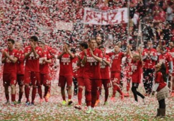 El Bayern celebra el título con ¡Un baño de cerveza!