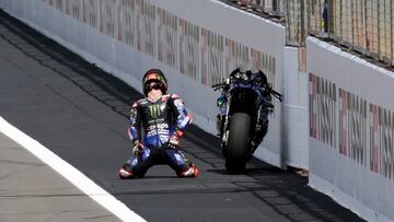 Towcester (United Kingdom), 25/05/2025.- A distraught Monster Energy Yamaha MotoGP Team rider Fabio Quartararo of France after his ride height device failed whilst leading the MotoGP race at the Motorcycling Grand Prix of Great Britain at the Silverstone Circuit race track in Towcester, Britain, 25 May 2025. (Motociclismo, Francia, Gran Bretaña, Reino Unido) EFE/EPA/TIM KEETON