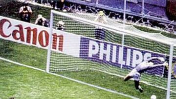 <b>EL GOL DE MICHEL. </b>Su tanto a Brasil en México 86 no subió al marcador pese a que el balón botó dentro.