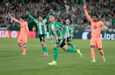 El jugador del Betis, Antony, celebra el 1-0 al FC Barcelona. 