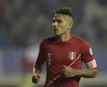 Anotó los tres goles de Perú en el triunfo sobre Bolivia, y se instaló como uno de los goleadores del torneo. Con él, se cierra la oncena ideal de los cuartos de final de Copa América.