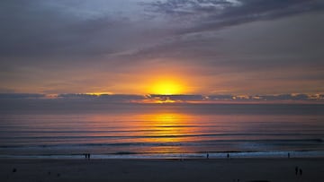 Salida del sol en Cocoa Beach (Florida, Estados Unidos).