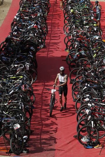 Tri Cross dio por cerrada la temporada de triatlones con una prueba técnica y exigente que puso a prueba a los más de 150 participantes congregados en el Forestal Park de Guadarrama. 
