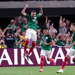 Luis Chávez toma la estafeta de los grandes cobradores de tiros libres en el Tri