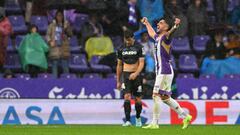 VALLADOLID, SPAIN - OCTOBER 22: Monchu of Real Valladolid CF celebrates following the LaLiga Santander match between Real Valladolid CF and Real Sociedad at Estadio Municipal Jose Zorrilla on October 22, 2022 in Valladolid, Spain. (Photo by Octavio Passos/Getty Images)