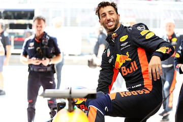 Daniel Ricciardo antes de salir al circuito de Hungaroring.