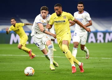 MADRID, SPAIN - SEPTEMBER 25: Arnaut Danjuma of Villarreal CF battles for possession with Federico Valverde of Real Madrid during the La Liga Santander match between Real Madrid CF and Villarreal CF at Estadio Santiago Bernabeu on September 25, 2021 in Madrid, Spain. (Photo by Denis Doyle/Getty Images)
PUBLICADA 26/09/21 NA MA04 2COL