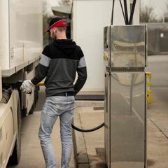 El 'efecto cohete' y el 'efecto pluma' que explica la rápida subida de la gasolina