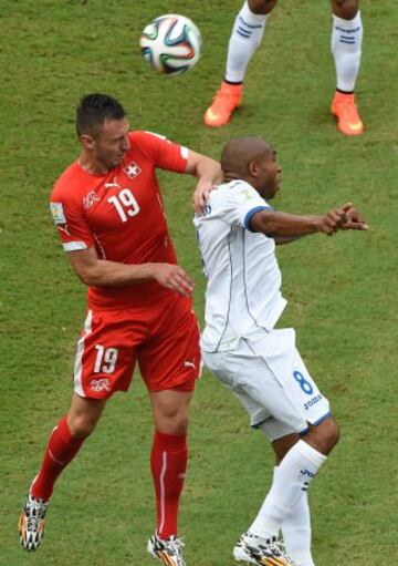 Josip Drmic y Wilson Palacios.