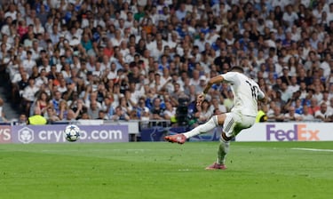 1-1. Kylian Mbappé lanza con su pierna izquierda, al lado derecho de Gerónimo Rulli, para anotar el tanto del empate.