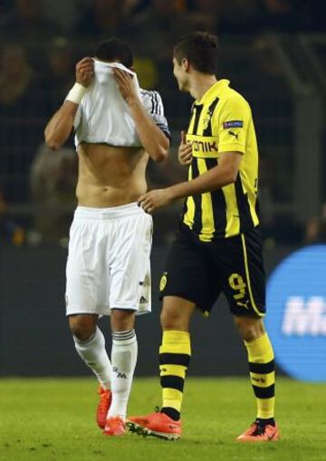 Pepe jugador del Real Madrid se lamenta.