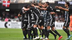 Los jugadores del Cartagena celebran un nuevo triunfo en Segunda B.