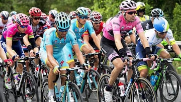 Tom Dumoulin rueda durante la s&eacute;ptima etapa del Giro de Italia.