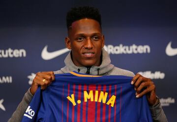 Yerry Mina presentado presentado en el Barcelona en el Camp Nou